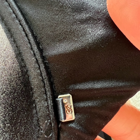 Victoria’s Secret Convertible Very Sexy Push Up Bra - Picture 2 of 4